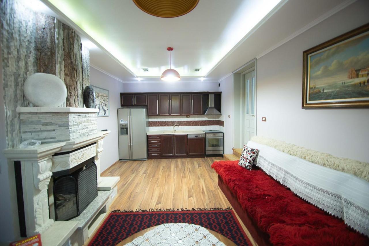 Vila Mariss Korce Exterior foto